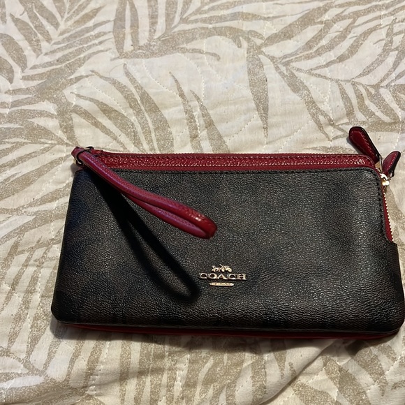 Coach wristlet- two tone. Credit card slots - Picture 4 of 5